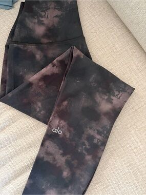 ALO Yoga Tie-Dye Black and Purple Leggings